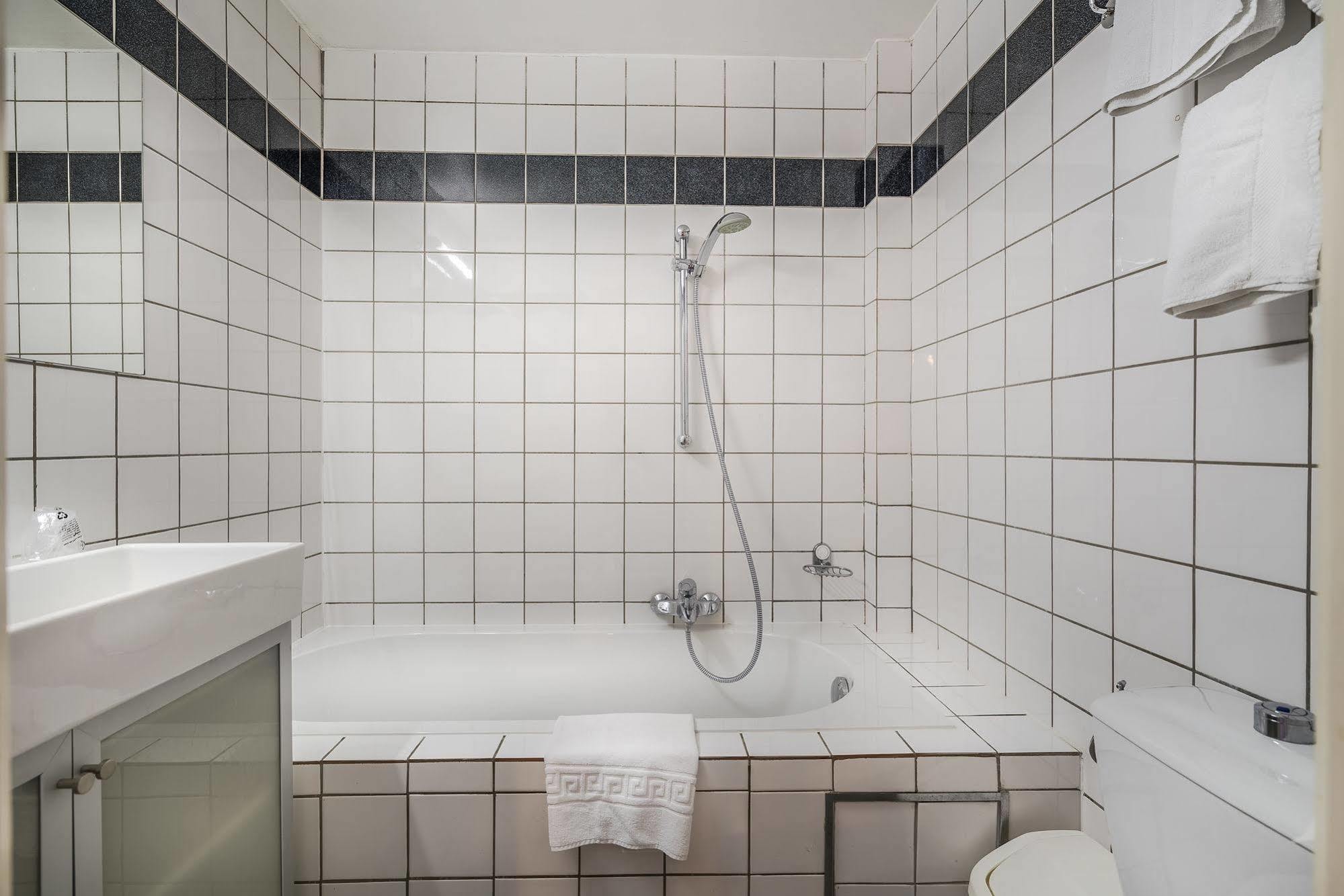 Hotel Lambeau Etterbeek Екстериор снимка